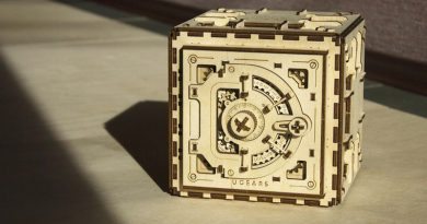Конструктор Ugears сейф | фото: prolo.ru