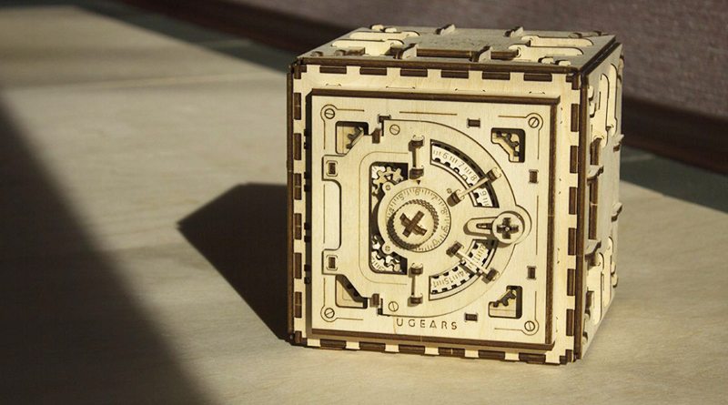 Конструктор Ugears сейф | фото: prolo.ru