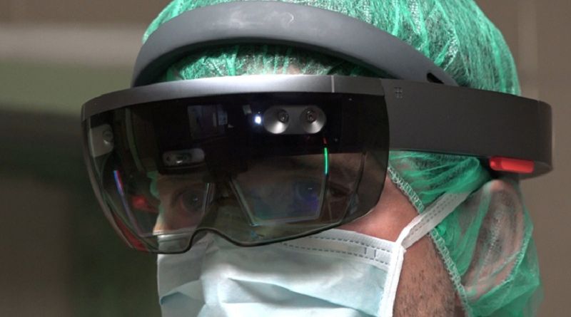 Хирург в Hololens | Фото: 3dnews.ru
