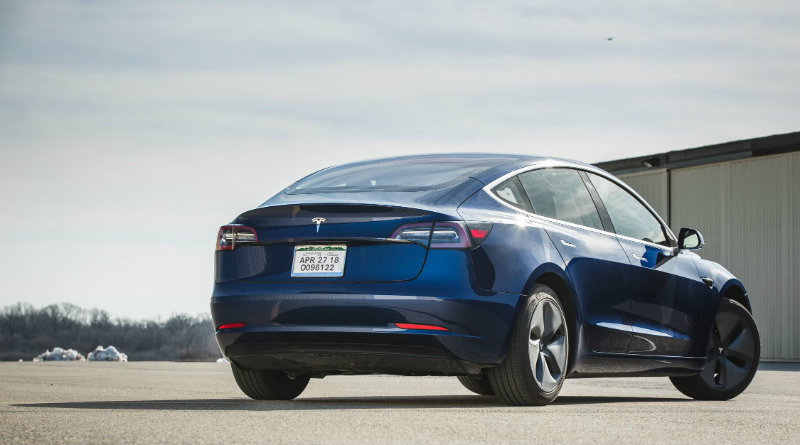 Tesla Model 3 | Фото: hearstapps.com