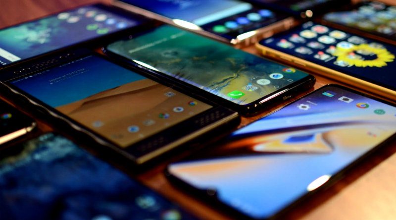 Смартфоны | Фото: brecorder.com