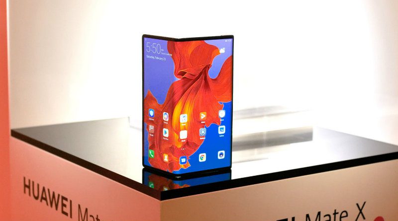 Huawei Mate X | Фото: androidcentral