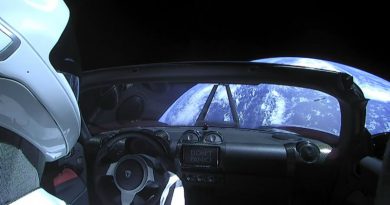 Tesla Roadster в космосе | Фото: pinimg