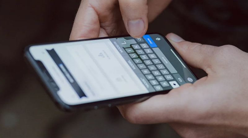 Набор текста на смартфоне | Фото: Gizmodo