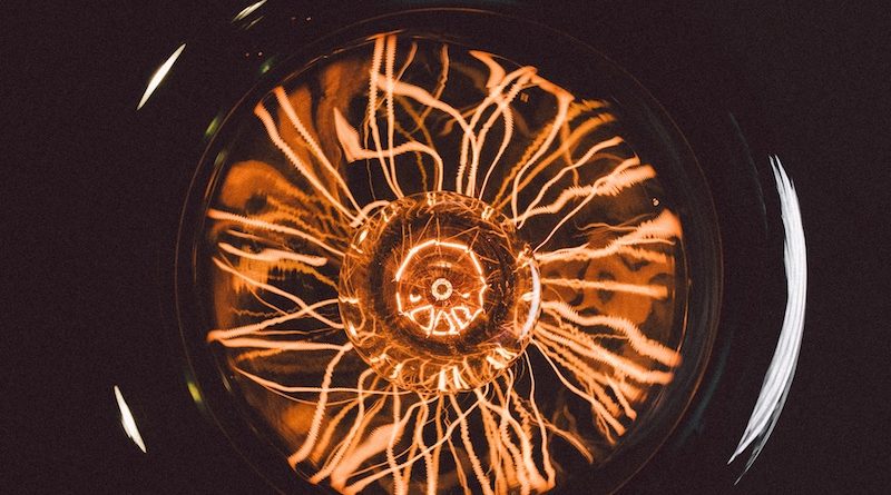 Фото Wesley Tingey on Unsplash